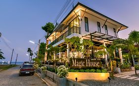 Hotel Magic House - No Pets Allowed